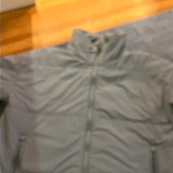 Vuori Gray Puffer Jacket - Picture 4 of 5